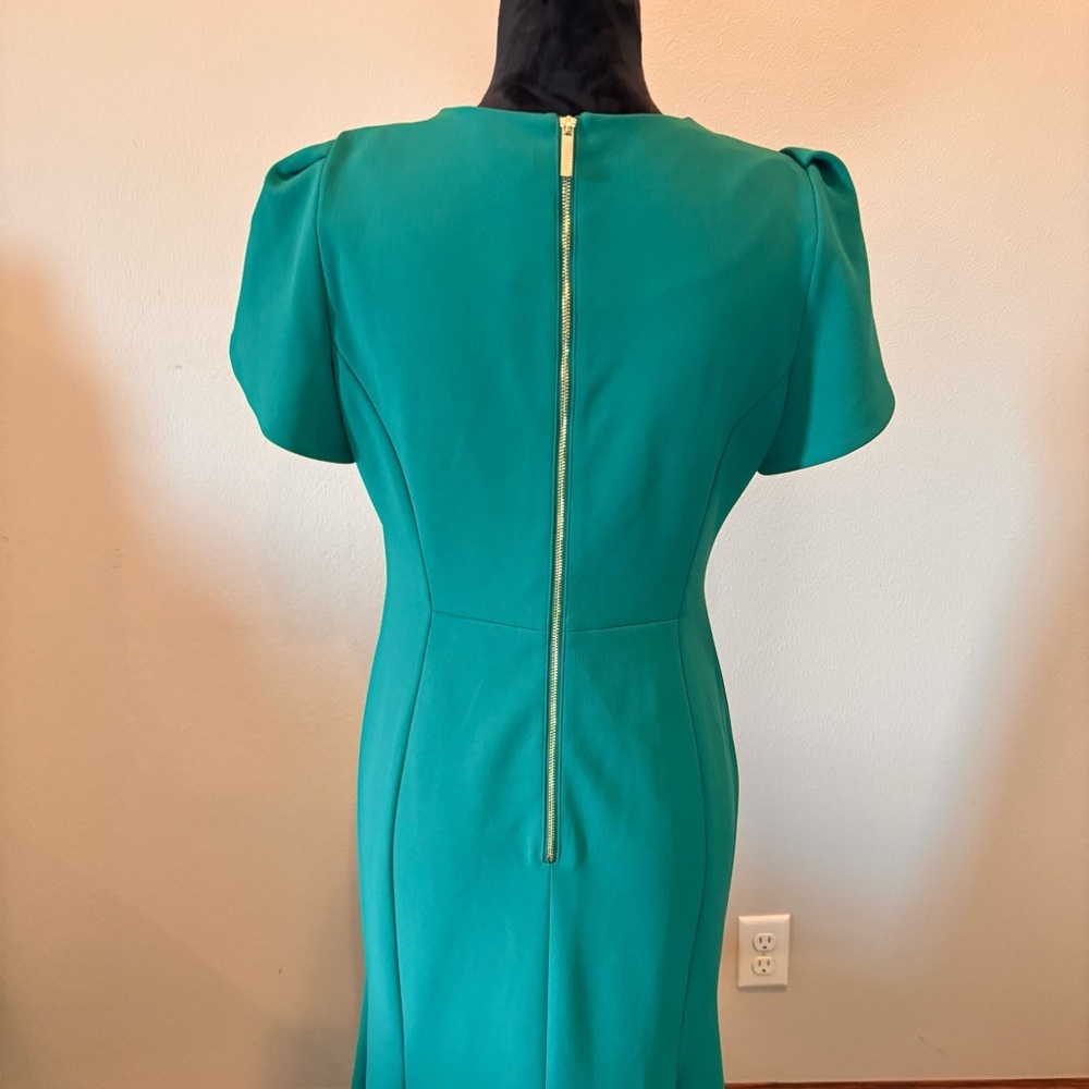 Calvin Klein Scuba Crepe Short Petal Sleeve Crew Neck Sheath Dress, size 10 - Picture 11 of 16